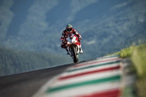 九游网页版官网入口-全黑队的攻守兼备让比赛更加精彩纷呈，黑队黑队口号