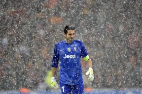 九游娱乐中心-湖人客场奔赴密集行程主力轮换调整，湖人客场配色