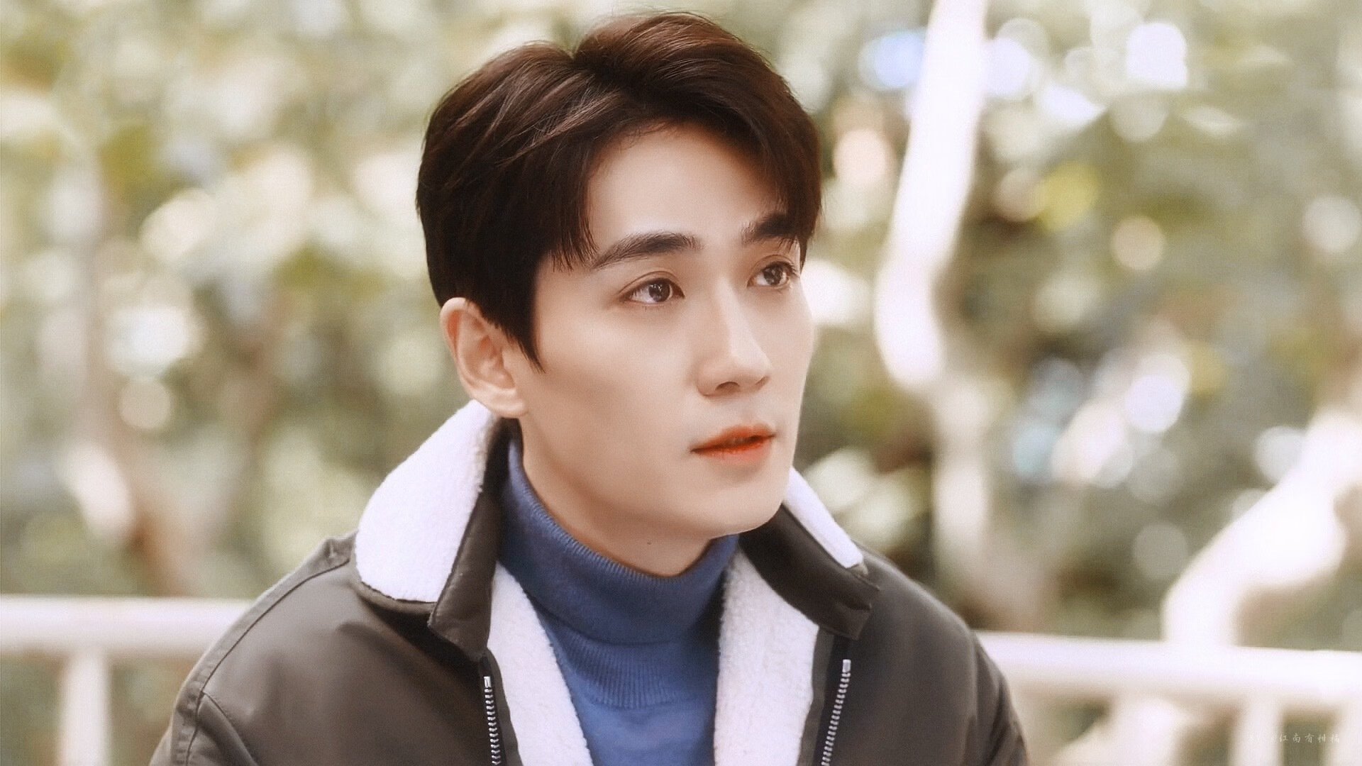 “全力出击！四川省体育馆自由搏击选手激战正酣”