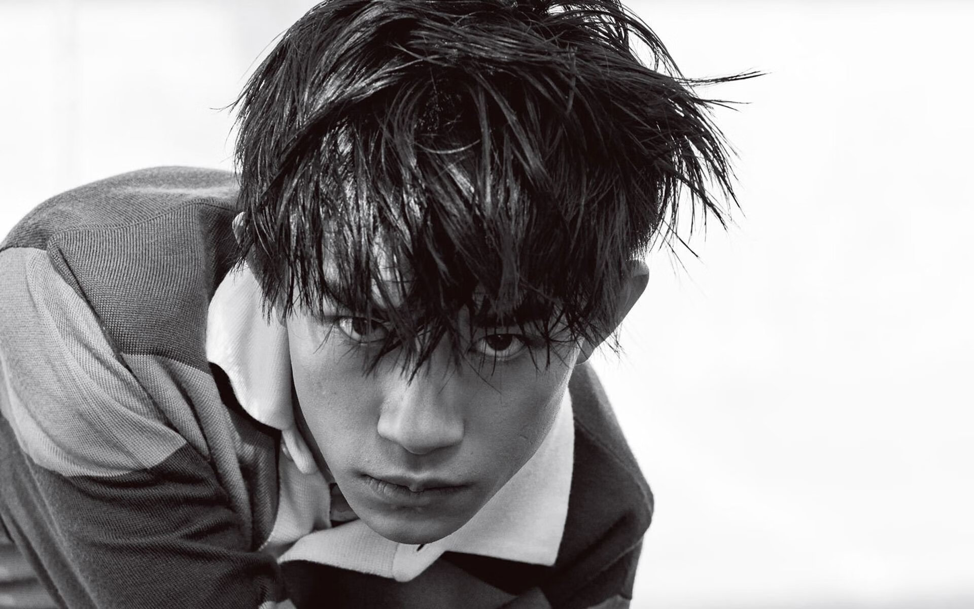 球员是否应在开局阶段刻意控制节奏，开球时球员将球踢回本方半场