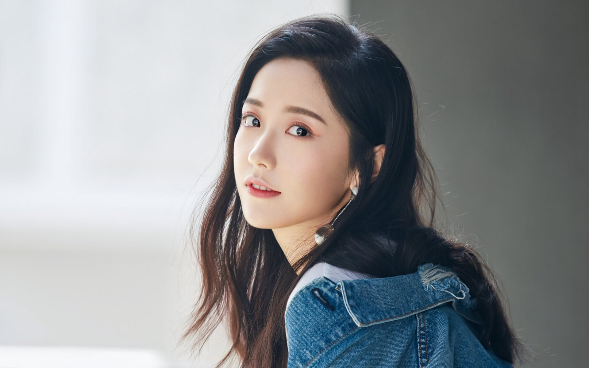 蛙泳新秀比利时刷新赛季最佳,蛙泳国际比赛视频